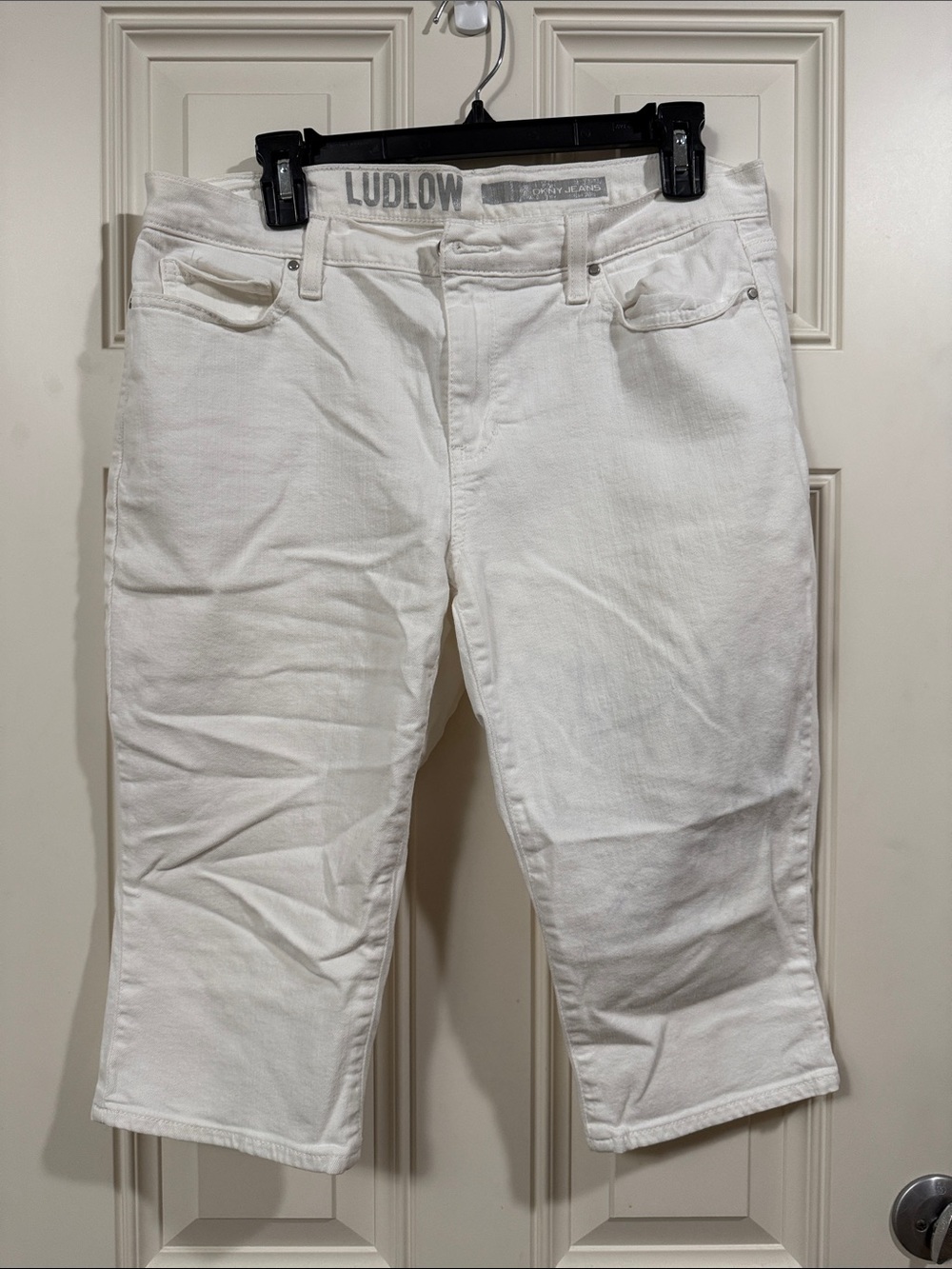 White Women’s DKNY Capri Jeans